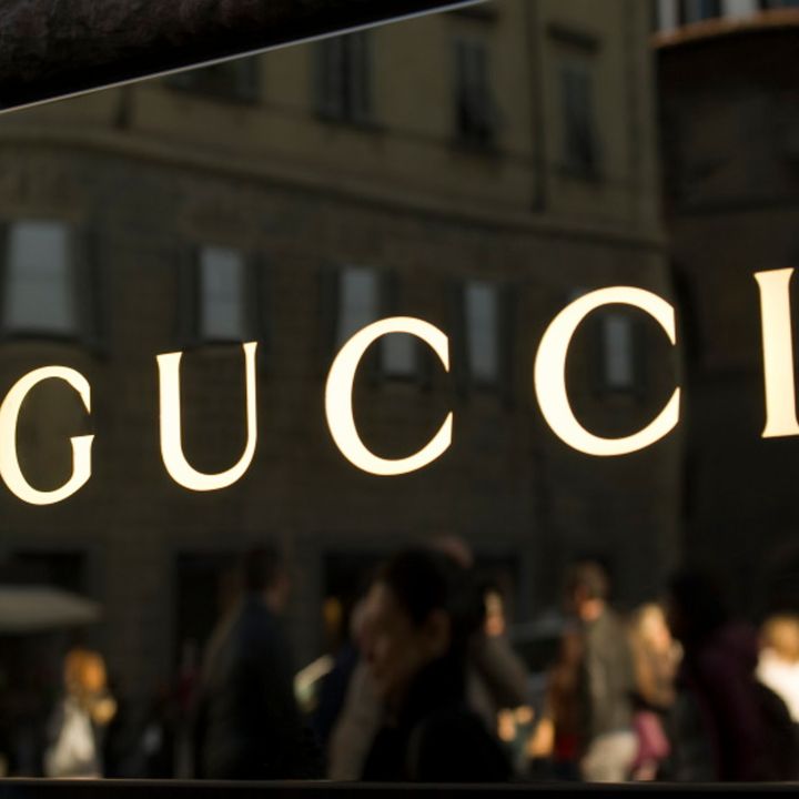 Plombé par Gucci, Kering plonge de -10% au premier trimestre 2024 - Le Journal du Luxe -
                    Luxe radio