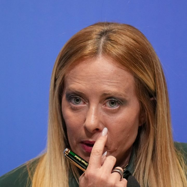Giorgia Meloni joue la carte de la fermeté face à la colère sociale - Le Fil Des Actus -
                    Luxe radio