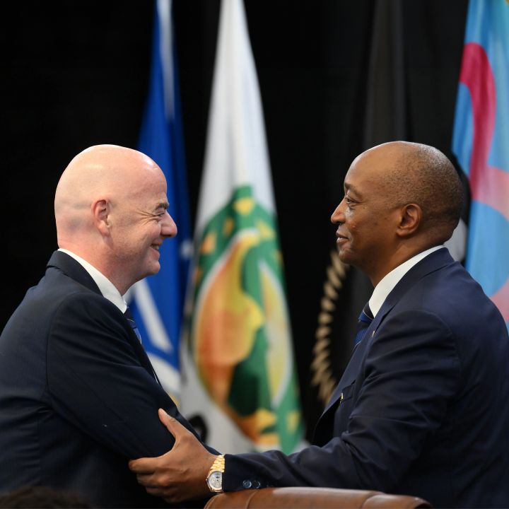 Entre les lignes du règlement CAF et FIFA. Avec Talal Chakir. - La Loge Des Supporters -
                    Luxe radio