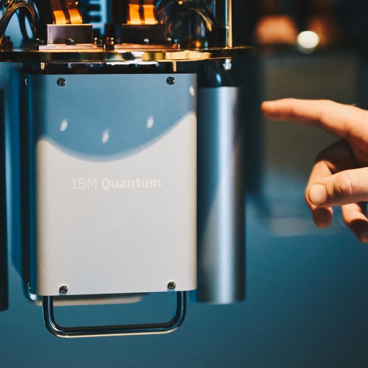 IBM fait un pas de plus vers l’ordinateur quantique commercial - Le Monde AI -
                    Luxe radio