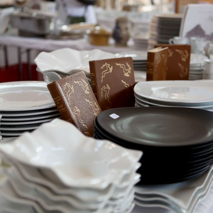 La Vaisselle des Chefs revient à Paris… Des tables étoilées aux mains du public - Le Journal du Luxe -
                    Luxe radio