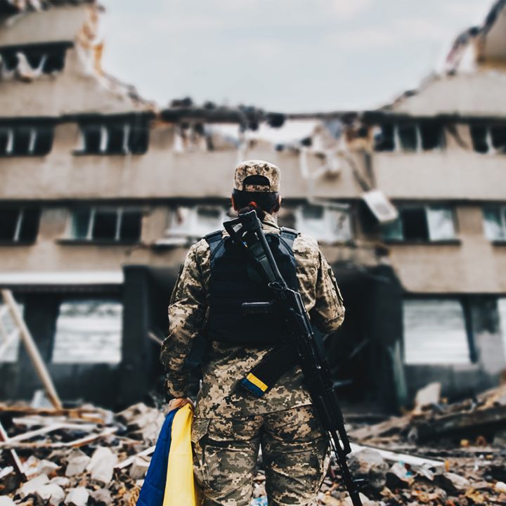 Guerre en Ukraine : la fin du conflit est-elle proche ? - Avec Ou Sans Parure -
                    Luxe radio