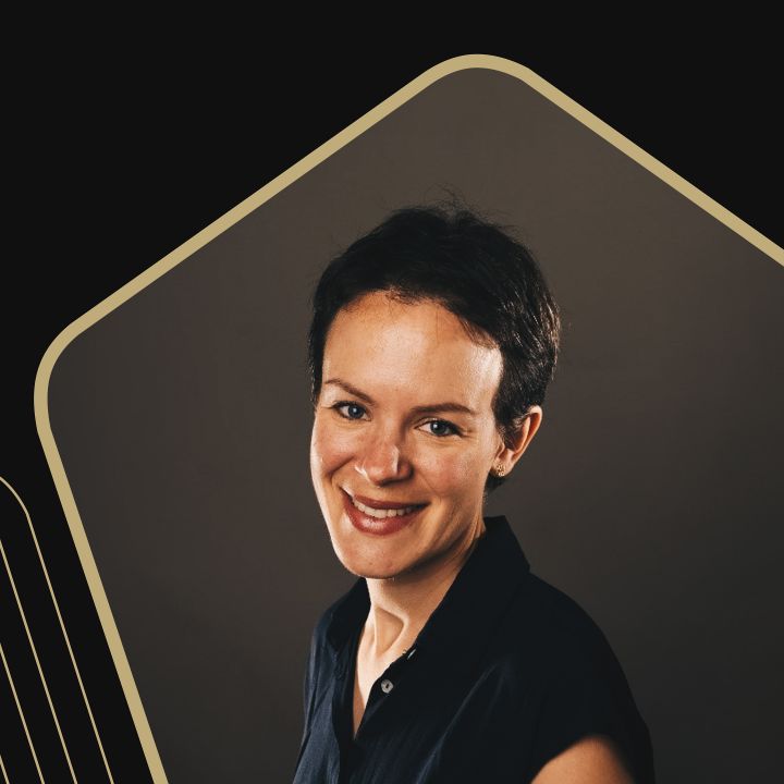 Ruralité au féminin: stratégies discrètes et combats invisibles avec Lisa Bossenbroek - Les Invités de Heure Essentielle -
                    Luxe radio