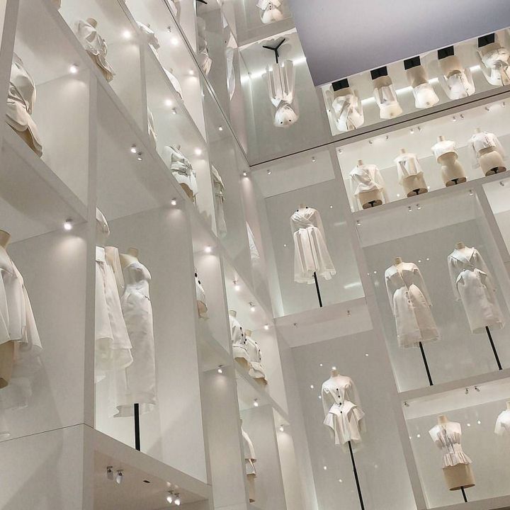 L’exposition Christian Dior de retour à Londres - Le Journal du Luxe -
                    Luxe radio