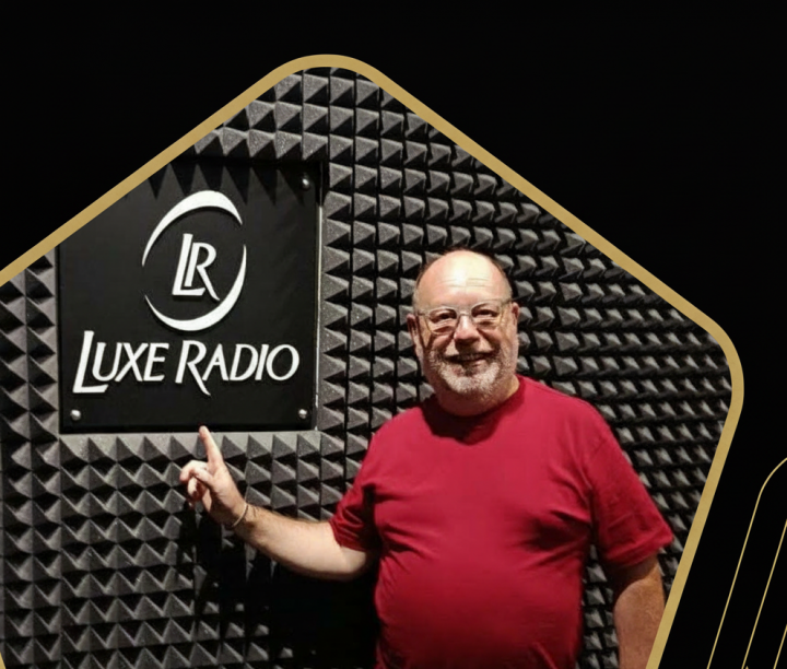 « La digitalisation, c’est bien, mais on aura toujours besoin de contact humain. » François-Olivier Édime, fondateur de 212 Assurances - Les Invités des Matins Luxe -
                    Luxe radio